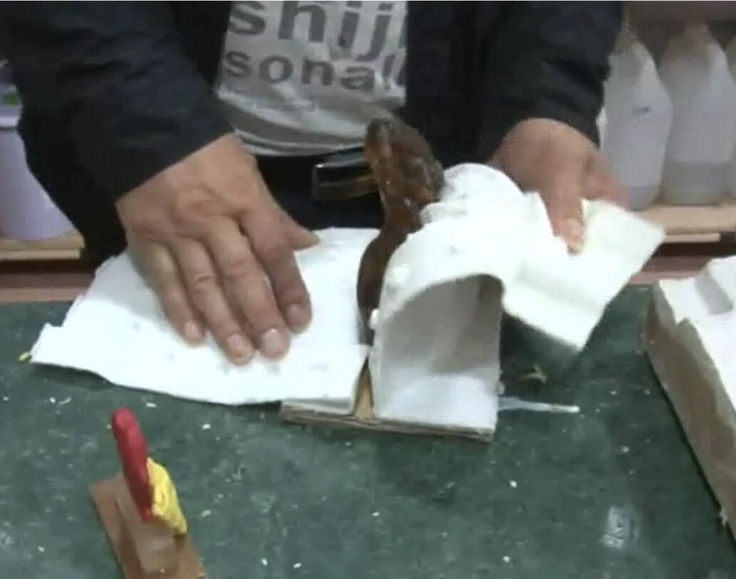 工業(yè)級(jí)模具硅膠開模拆邊困難怎么辦？