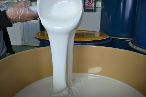 食品級(jí)模具硅膠是白色的嗎 ？